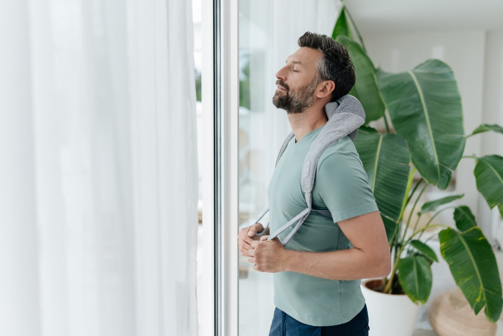 Масажор Beurer MG 154 3D Battery-Powered Neck Massager