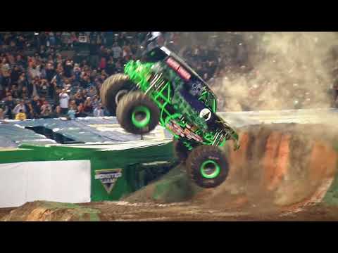 MONSTER JAM Арена MONSTER DIRT